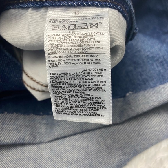 Old Navy jean shorts high waist booty shorts with loose hem distressed. NWT - Picture 4 of 8